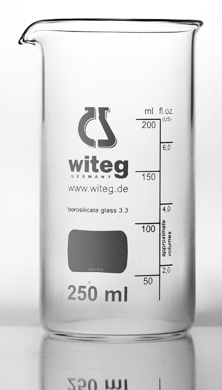 Becher hohe Form mit Ausguss mit witeg Logo